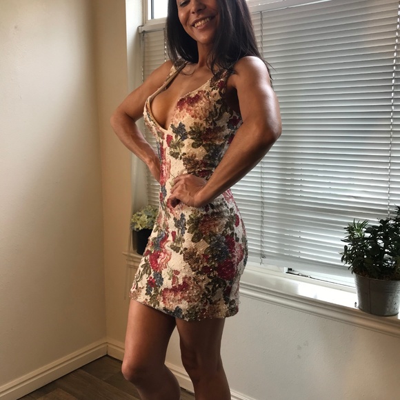 Sarah La Dresses & Skirts - Sarah La USA moody Floral dress sexy 2 ways wear